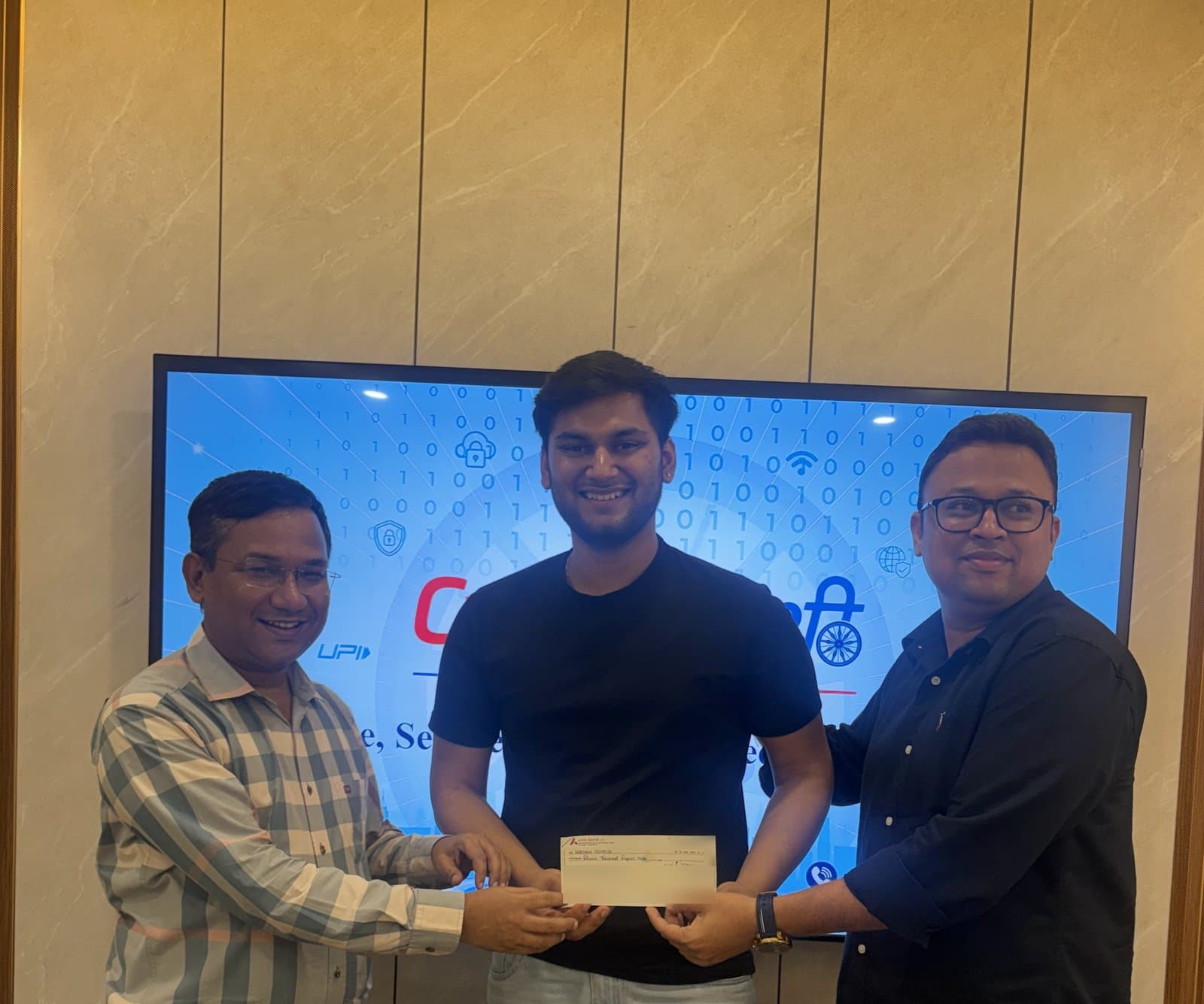 Hariank with two members of the MeraPath team, in front of a screen showing Cyber सारथी branding.